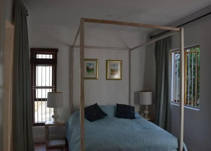 Petite France:Luxury Thatched 4Brcottage With Pool