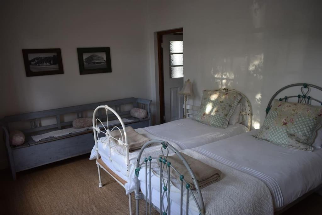 Petite France:luxury Thatched 4brcottage With Pool Villa Franschhoek