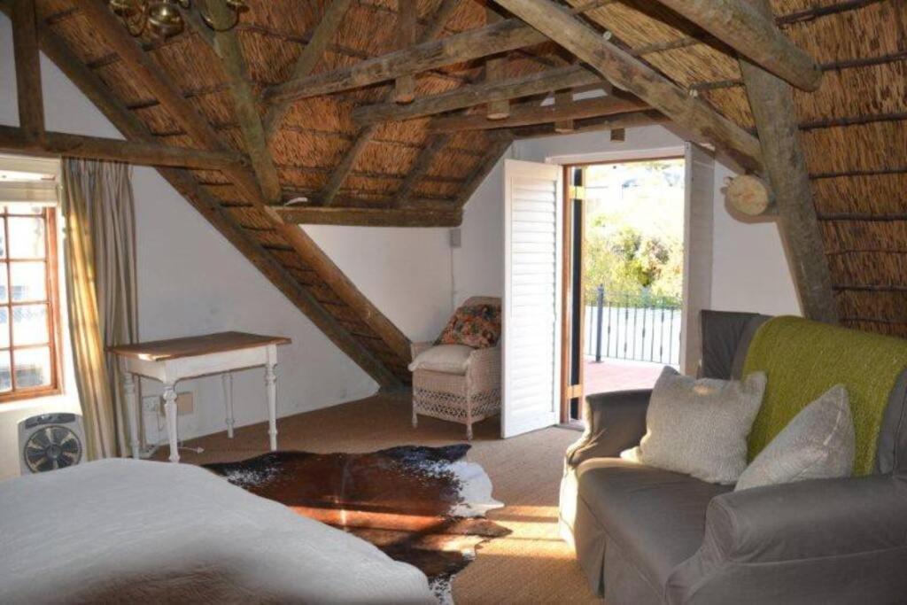 Petite France:luxury Thatched 4brcottage With Pool Villa