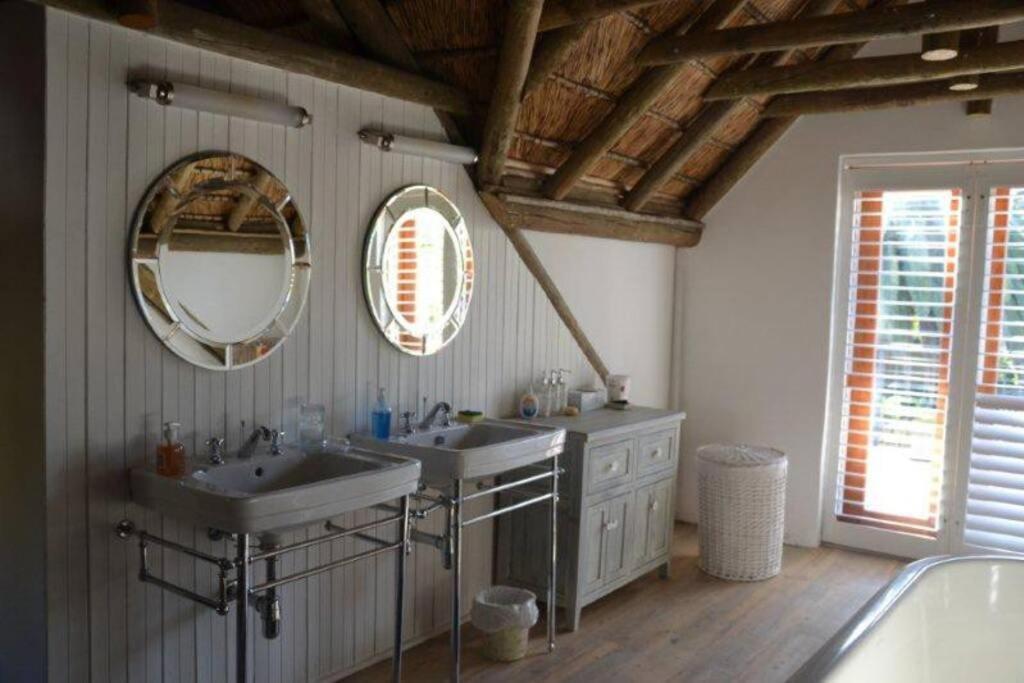 Petite France:luxury Thatched 4brcottage With Pool *