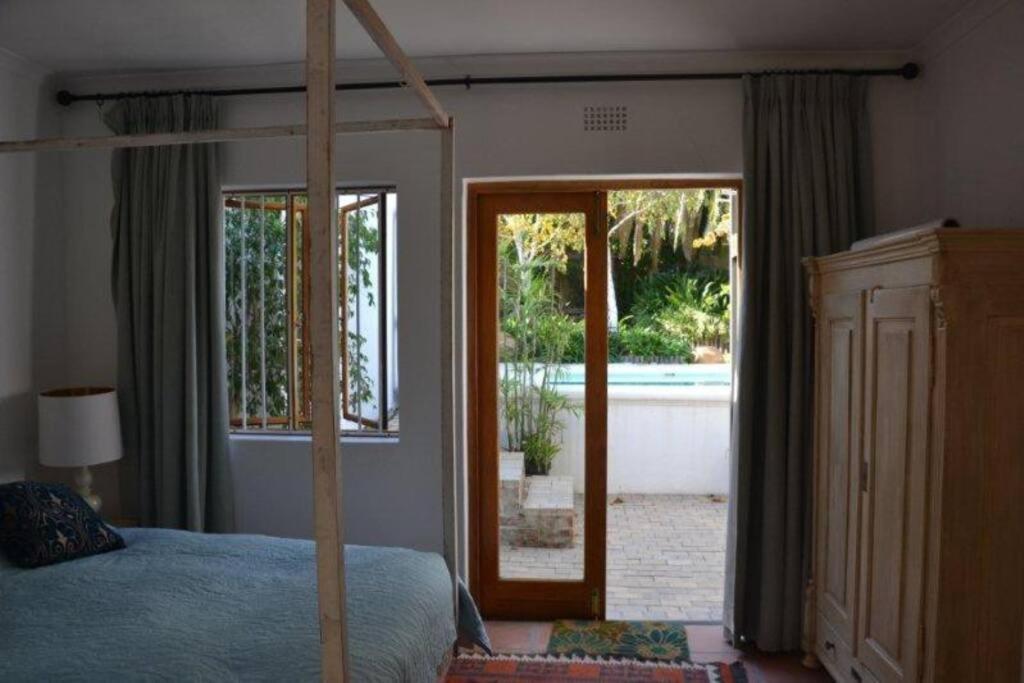 Villa Petite France:luxury Thatched 4brcottage With Pool