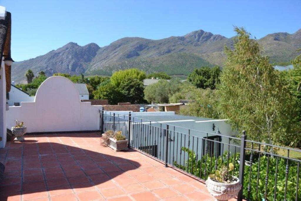 Petite France:luxury Thatched 4brcottage With Pool Franschhoek